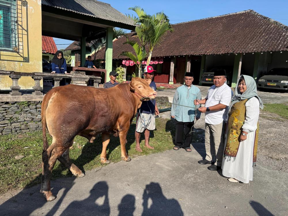 Korem 073/Makutarama Gelar Sholat Idul Adha 1447 H, Danrem Serahkan Hewan Kurban untuk Masyarakat