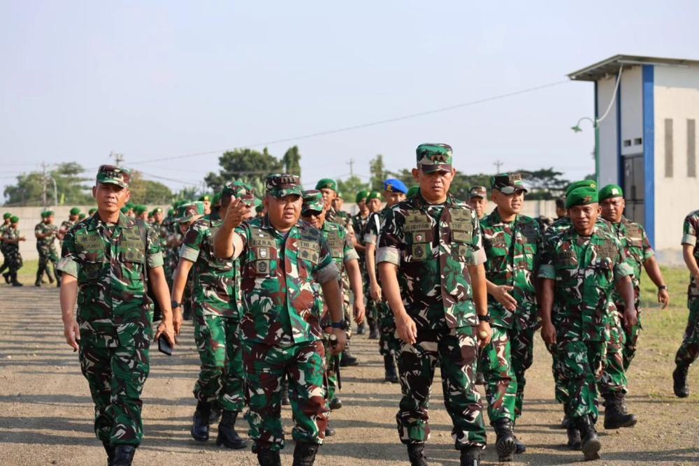 Danrem 073/Makutarama Sambut dan Dampingi Kunjungan Pangdam IV/Diponegoro di Brigif 43/Muria