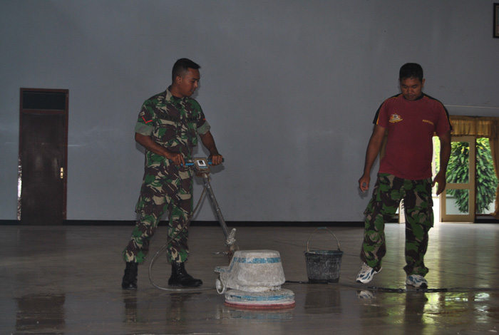 Penyelepan lantai BP Makutarama