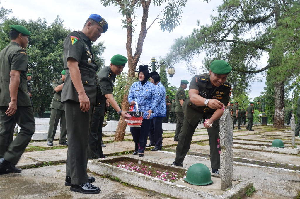 Sambut Hari Juang Kartika, Korem 073/Makutarama Laksanakan Ziarah ke TMP Salatiga