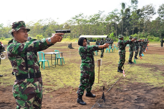 Prajurit Korem Makutarama Pertajam Skill Menembak