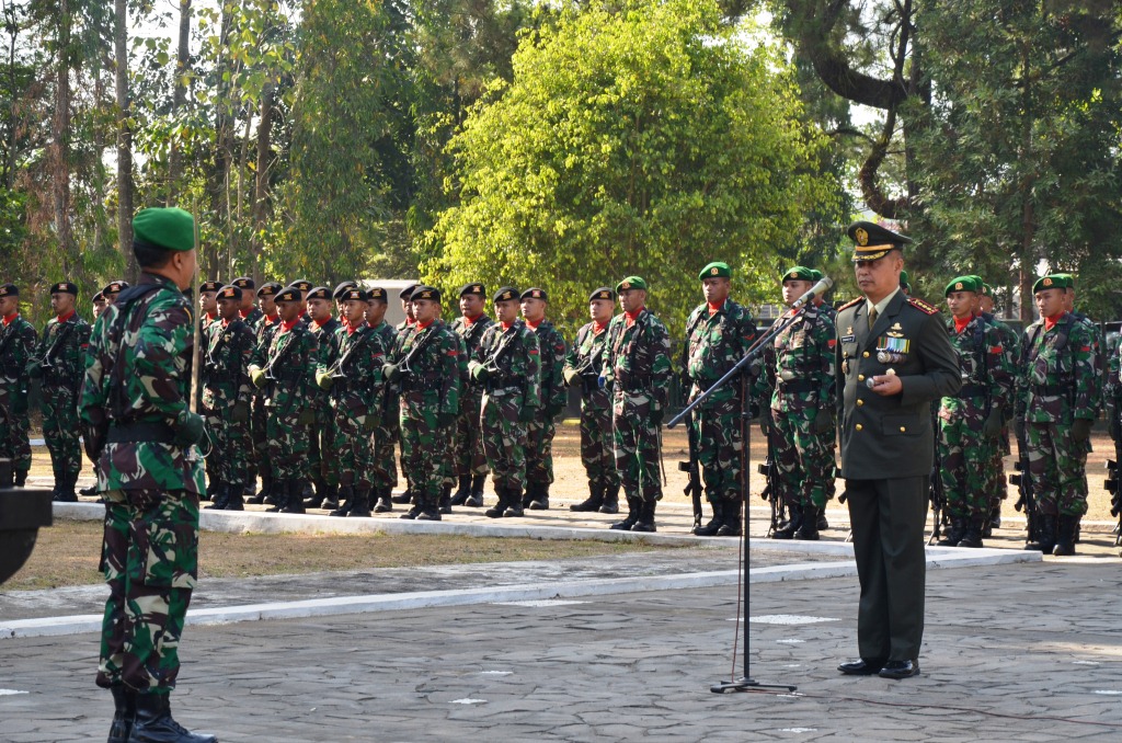 Ziarah Taman Makam Pahlawan Korem 073/Makutarama Sambut HUT Ke-73 TNI Tahun 2018