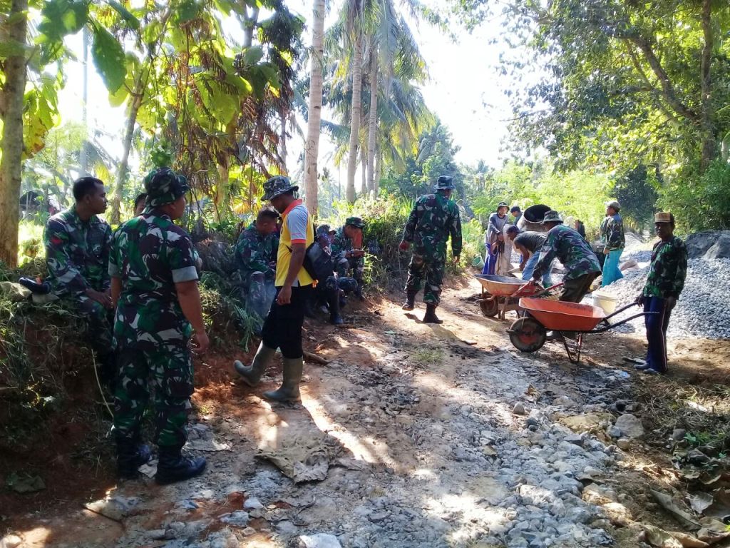 Satgas TMMD & Rakyat Rembang Optimis Selesaikan Rabat Beton Tepat Waktu