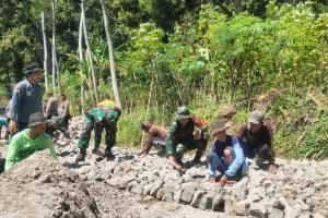 Beri Contoh! Dansatgas Terjun ke Lokasi TMMD