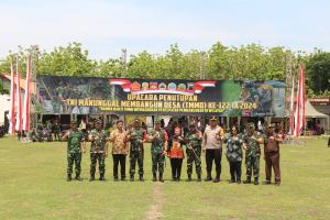 Danrem 073/Mkt Dampingi Pangdam IV/Diponegoro Tutup TMMD Reguler Ke-122 di Blora