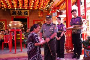 Danrem Salatiga Hadiri Baksos King Ho Peng 2576, Bagikan 600 Paket Beras untuk Warga