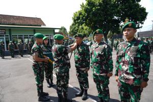 Danrem 073/Makutarama Pimpin Upacara Kenaikan Pangkat 76 Prajurit dan PNS