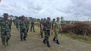 DANREM 073/MAKUTARAMA TINJAU MARSHALLING AREA BRIGIF TP 43/SLW DI KUDUS