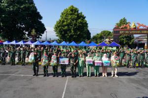 Penuh Kebahagiaan Jelang Lebaran, Danrem 073/Makutarama Beri Parcel dan Hadiah Umroh untuk Prajurit