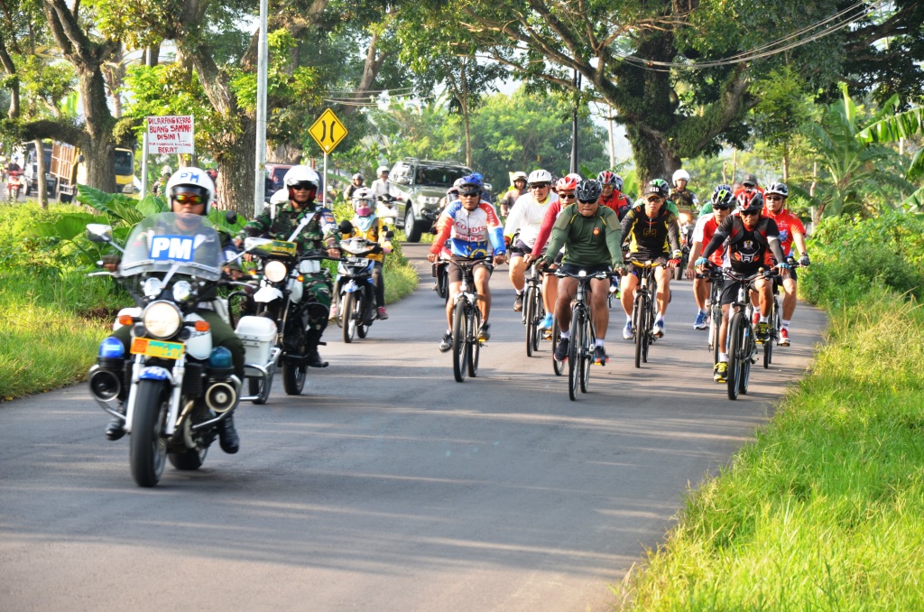 Dengan Sepeda Santai, Tingkatkan Kemanunggalan TNI-Rakyat