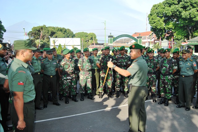 Jam Komandan Sarana Interaksi Atasan Kepada Bawahan