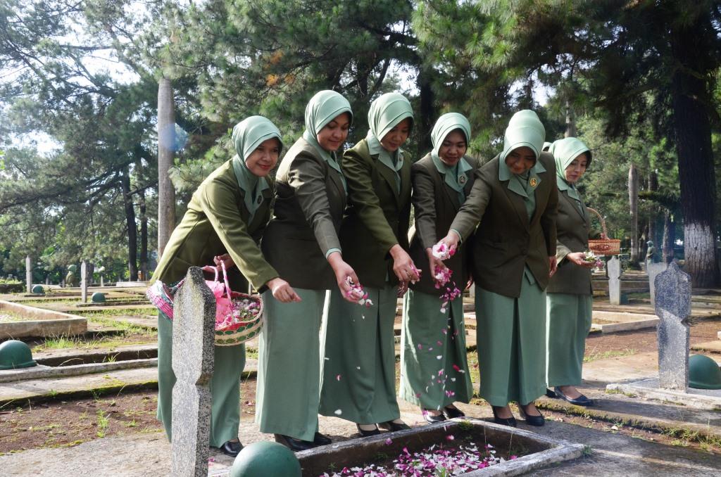 Persit Korem Ziarah Dalam Rangka HUT ke-73 Persit KCK Tahun 2019