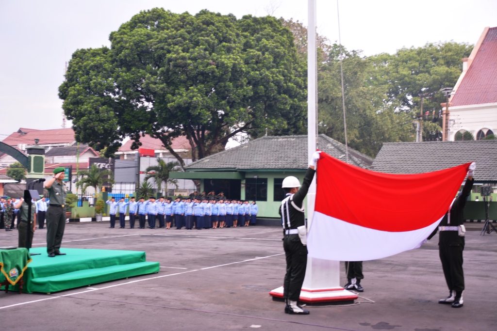 Upacara Bendera 17 – an Korem 073/Makutarama Berjalan Dengan Khidmat