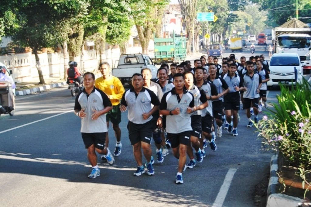 Lari Aerobik Guna Bina Fisik Prajurit Korem