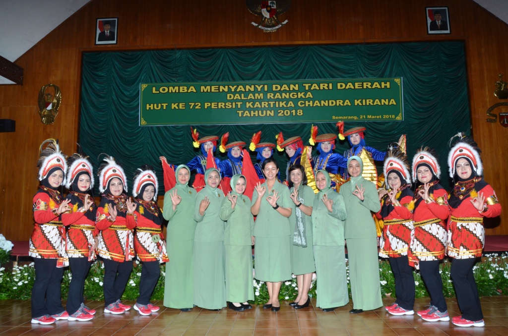 Tari Daerah Semangatkan HUT Persit Ke 72 Cabang IV/Diponegoro