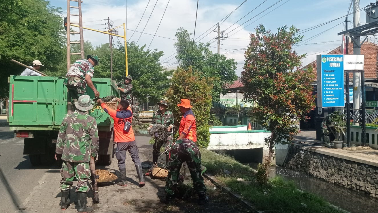 Danrem 073/Mkt Dampingi Kapoksahli Pangdam IV/Dip Dalam Karbak dan Baksos di Wilayah Kodim 0718/Pati
