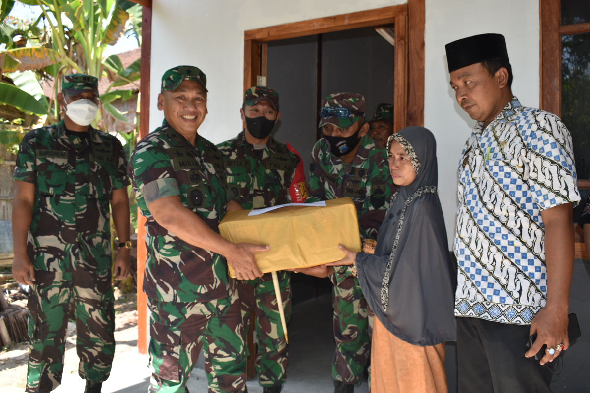 Tinjau TMMD Reg Ke-114 Kodim Demak, Janda Menangis Ungkapkan Terima Kasih di Depan Irdam