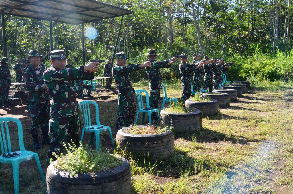 Prajurit Korem 073/Makutarama Latihan Menembak Senjata Ringan Triwulan I