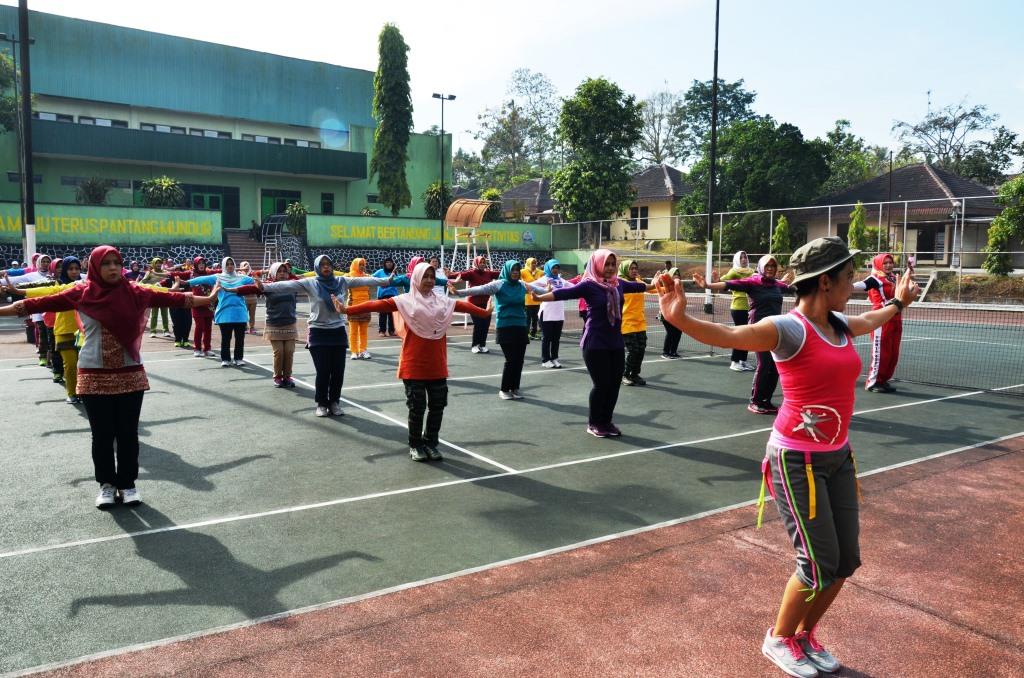 Persit Korem 073/Makutarama Senam Bersama Untuk Tetap Jaga Kesehatan Dan Kebugaran