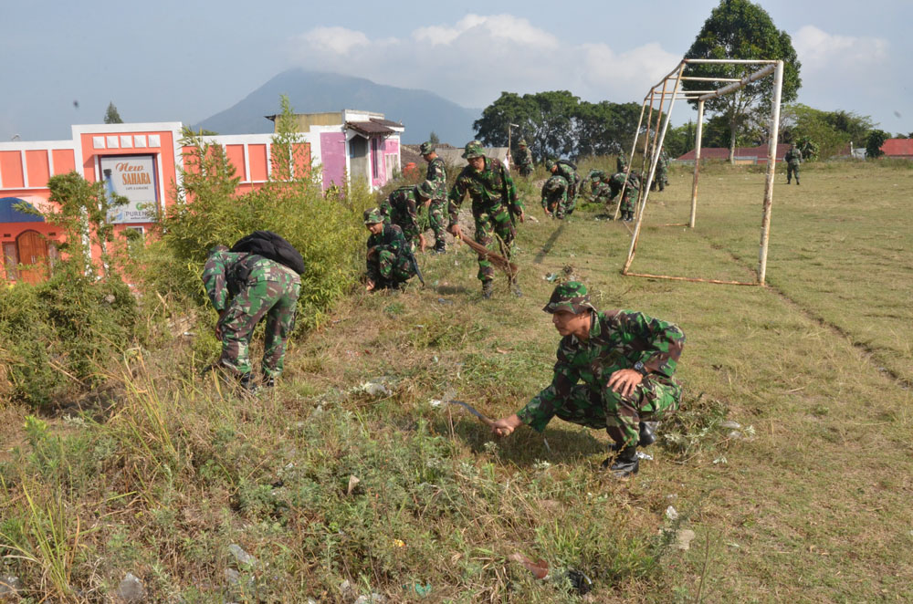 Usai Latihan, TNI Adakan Karya Bhakti