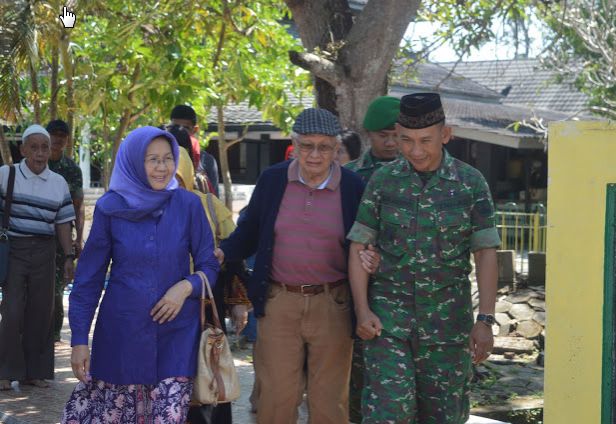 H. Suwaji Ziarah Ke Makam Sunan Kalijaga