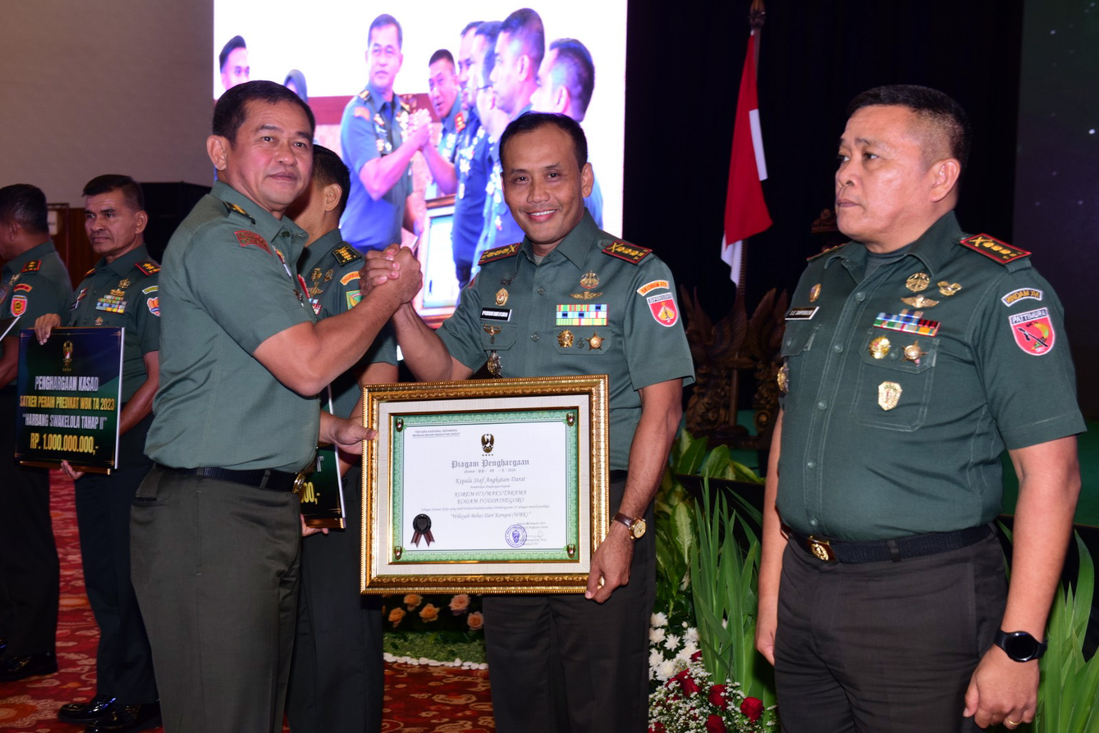 Korem 073/Mkt Menerima Penghargaan Dari Kasad