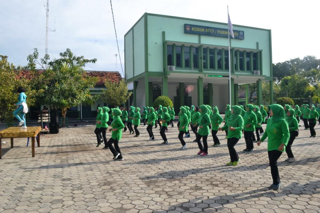 Persit Cabang XXXVIII Kodim 0717 Purwodadi Laksanakan Senam Bersama