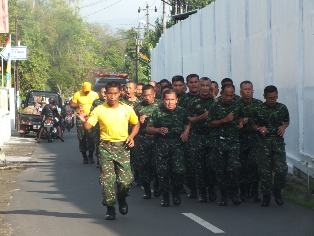 Korem 073/Makutarama Semangat Aerobik Bersama di Minggu Militer
