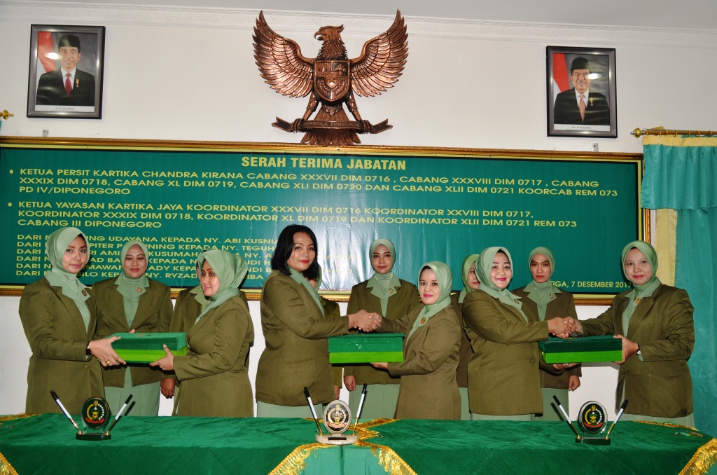 Ketua Persit Koorcab Rem 073/Makutarama pimpin sertijab