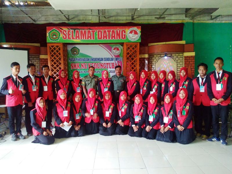 Babinsa Koramil 08/Kedungtuban Latih PBB,  Masa Orientasi Siswa (MOS)