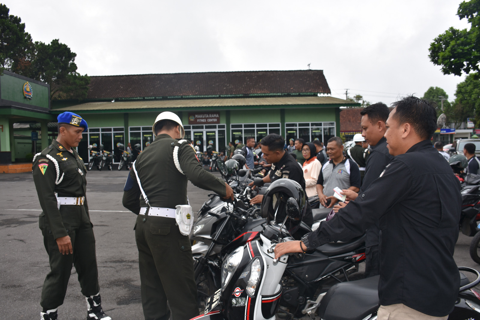 Denpom IV/3 Salatiga Datangi Korem 073/Makutarama, Periksa kendaraan prajurit