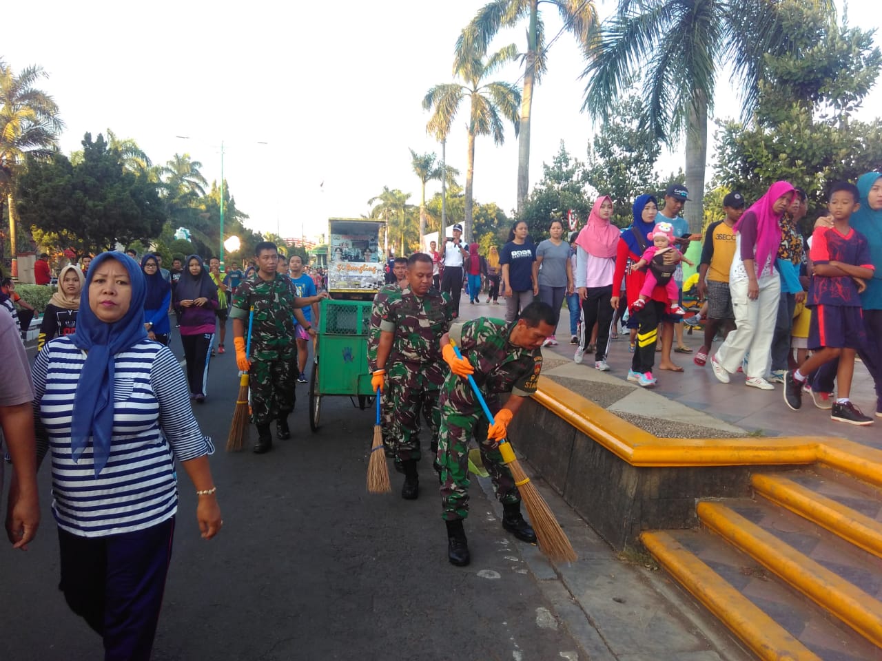 Kebersihan Lingkungan Tugas Kita Bersama TNI Dan Masyarakat