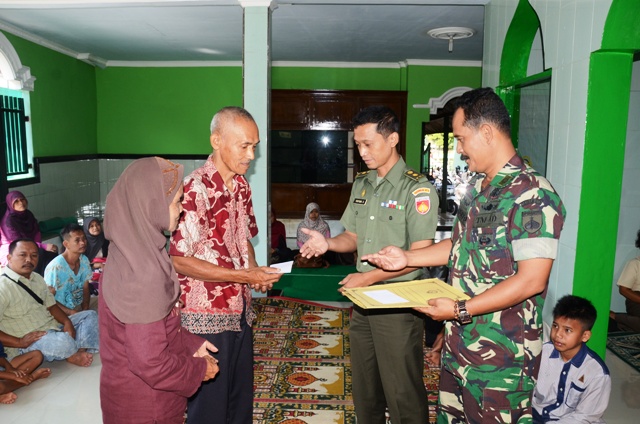 Korem Makutarama Bagikan Zakat Fitrah