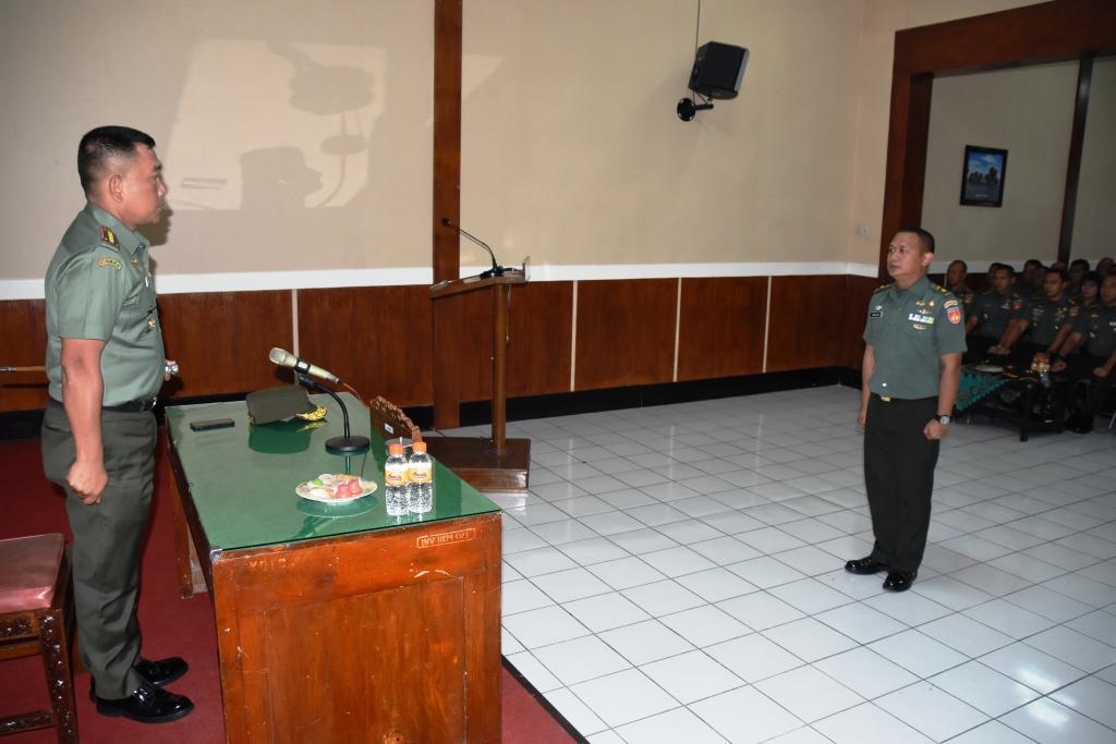 Kolonel Inf Joni Pardede Berikan Jam Komandan Terakhir Kepada Seluruh Personel Korem Salatiga