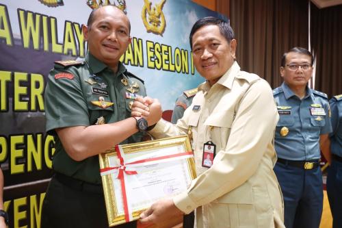 Korem 073/Makutarama Terima Penghargaan Capaian Opini WTP Dari Kementerian Pertahanan RI