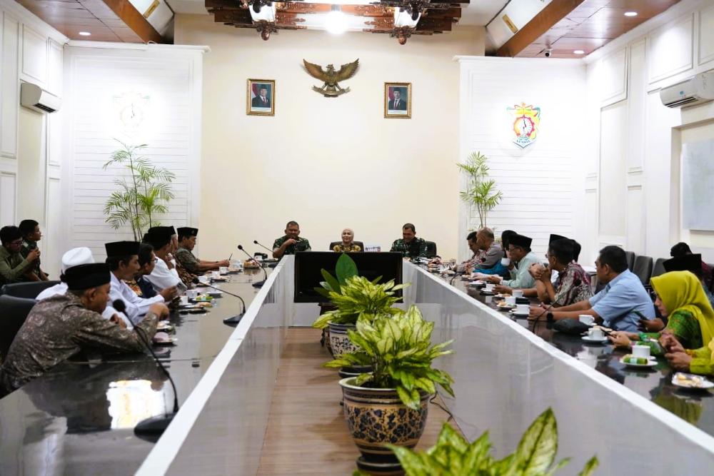 Danrem 073/Makutarama Silaturahmi ke Bupati Kendal: Ajak Forkopimda Rapatkan Barisan Jaga Kondusifitas