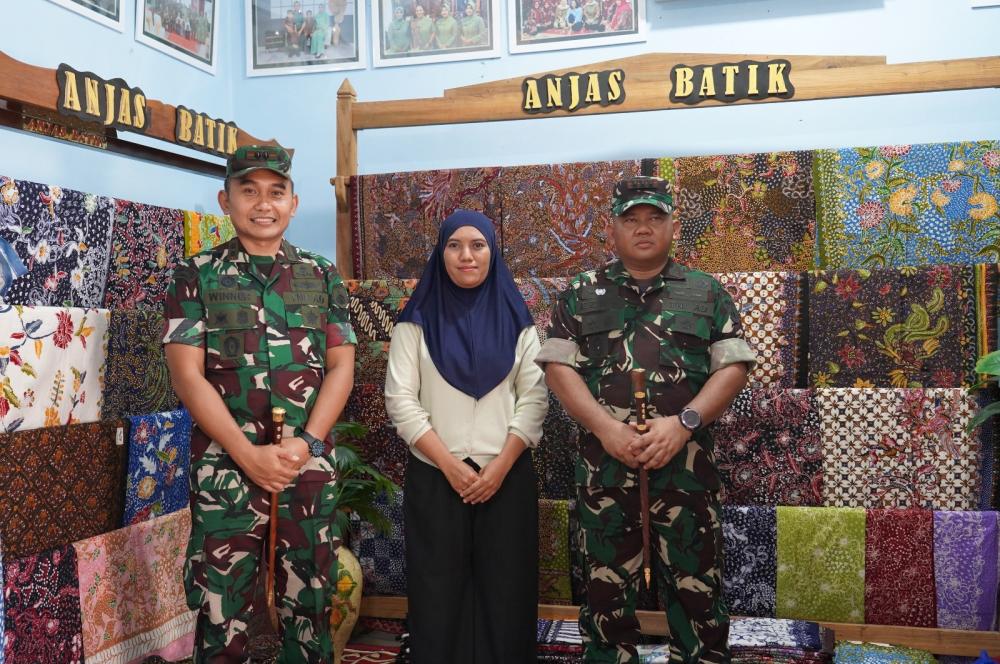 Dukung Ekonomi Kreatif, Danrem Makutarama Kunjungi Anjas Batik Milik Prajurit Kodim Rembang