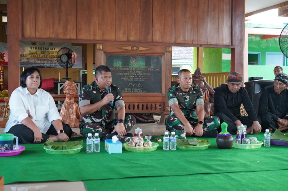 Jalin Silaturahmi dengan Sedulur Sikep di Kampung Samin
