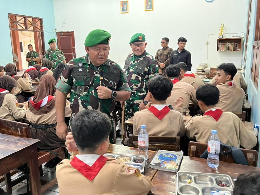 Danrem 073/Makutarama Tinjau Pelaksanaan Program MBG di SMP Negeri 2 Demak