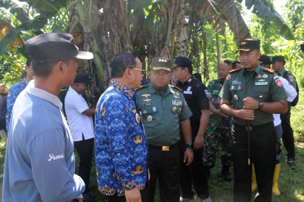 Danrem 073/Makutarama dan Bupati Pati Tinjau Lokasi Rencana Pembangunan Yon TP