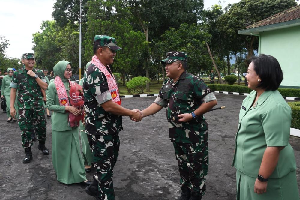 Danrem Dampingi Bapak Panglima Kodam IV/ Diponegoro Kunjungan Yon Kav 2/TC