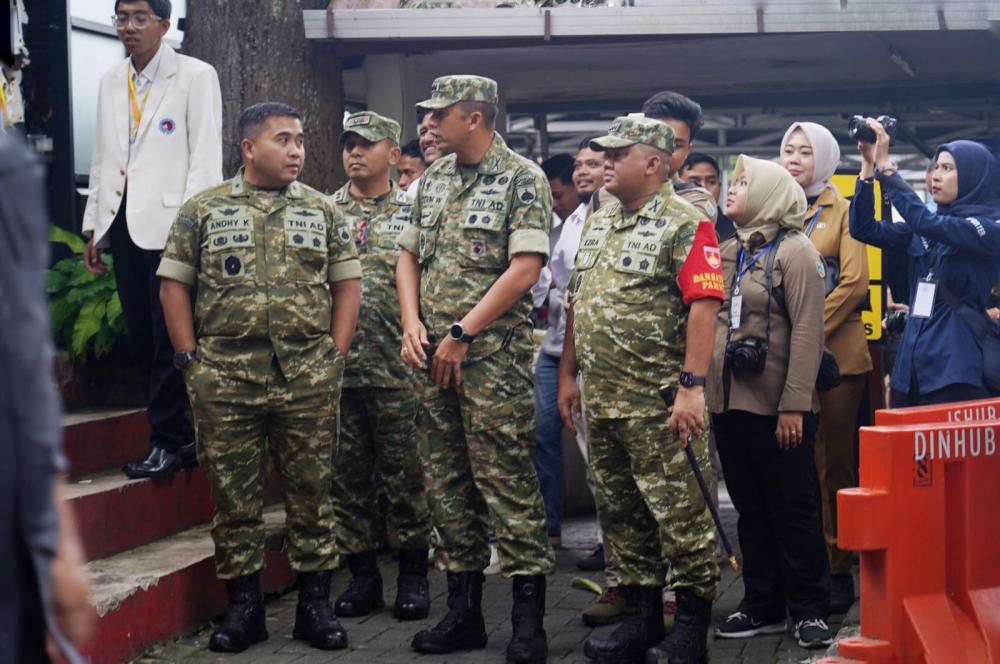 Danrem 073/Makutarama Dampingi Kasdam IV/Diponegoro amankan Kunjungan Wapres RI Bapak Gibran Rakabuming Raka di UKSW Salatiga,