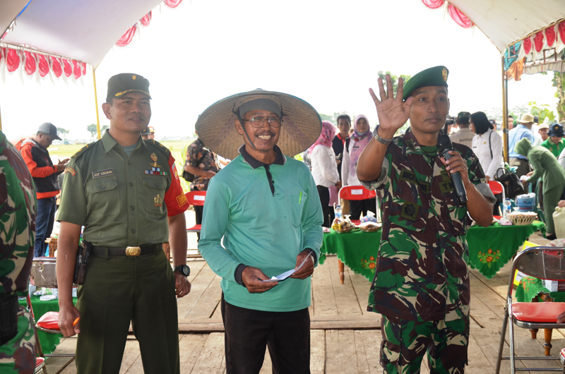 Pasiter Rem 073/Makutarama Dampingi Menteri Pertanian Panen Raya Padi di Sukolilo Pati