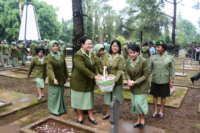 Hormati Jasa Para Pahlawan Dengan Laksanakan Ziarah