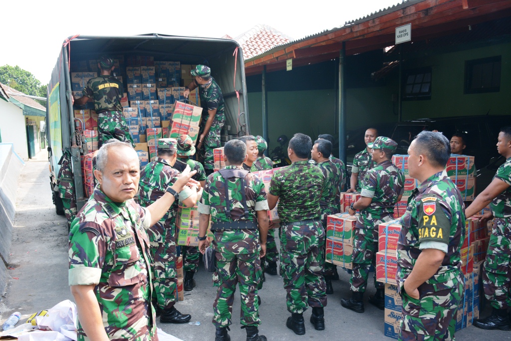 Korem 073/Makutarama Berdoa Dan Salurkan Bantuan Bencana Palu Dan Donggala