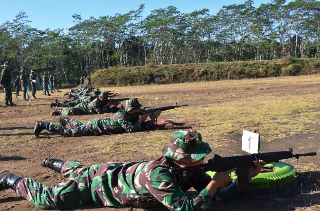 Latihan Menembak Untuk Mempertajam Kemampuan Prajurit
