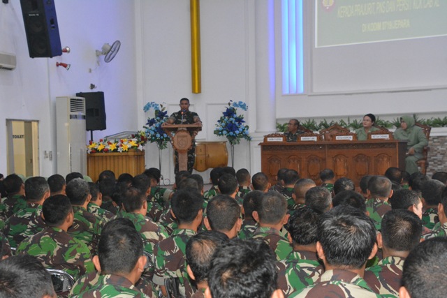 Prajurit Dan PNS Kodim Jepara Terima Pengarahan Danrem 073/Mkt