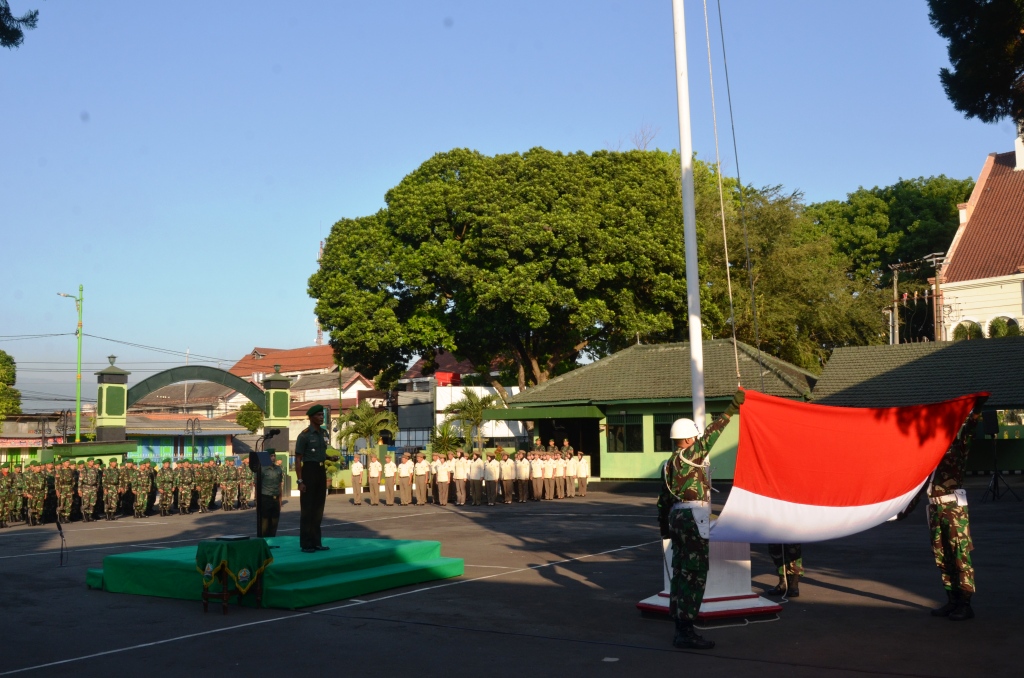 Korem 073/Makutarama Melaksanakan Upacara Bendera Sebagai Penunjang Professionalisme Tugas