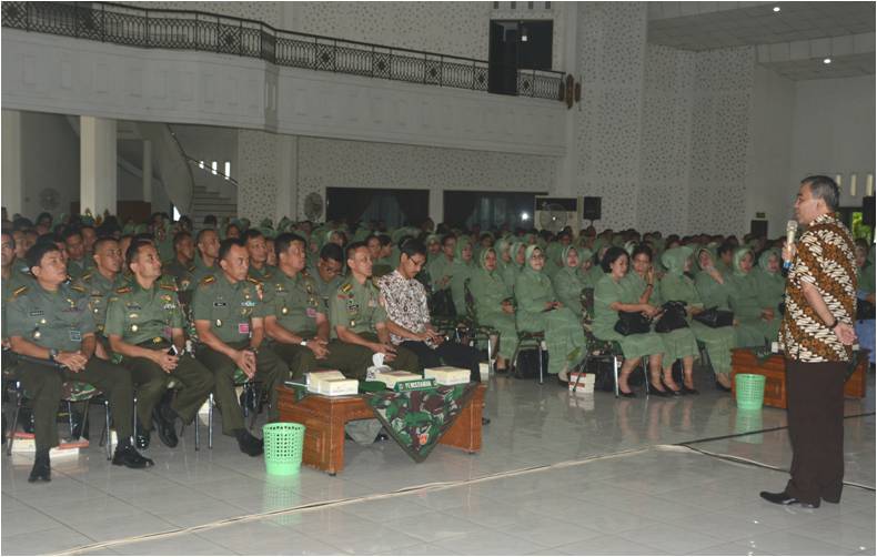 Danrem  Ikuti Ceramah Motivator  Dr Aqua 