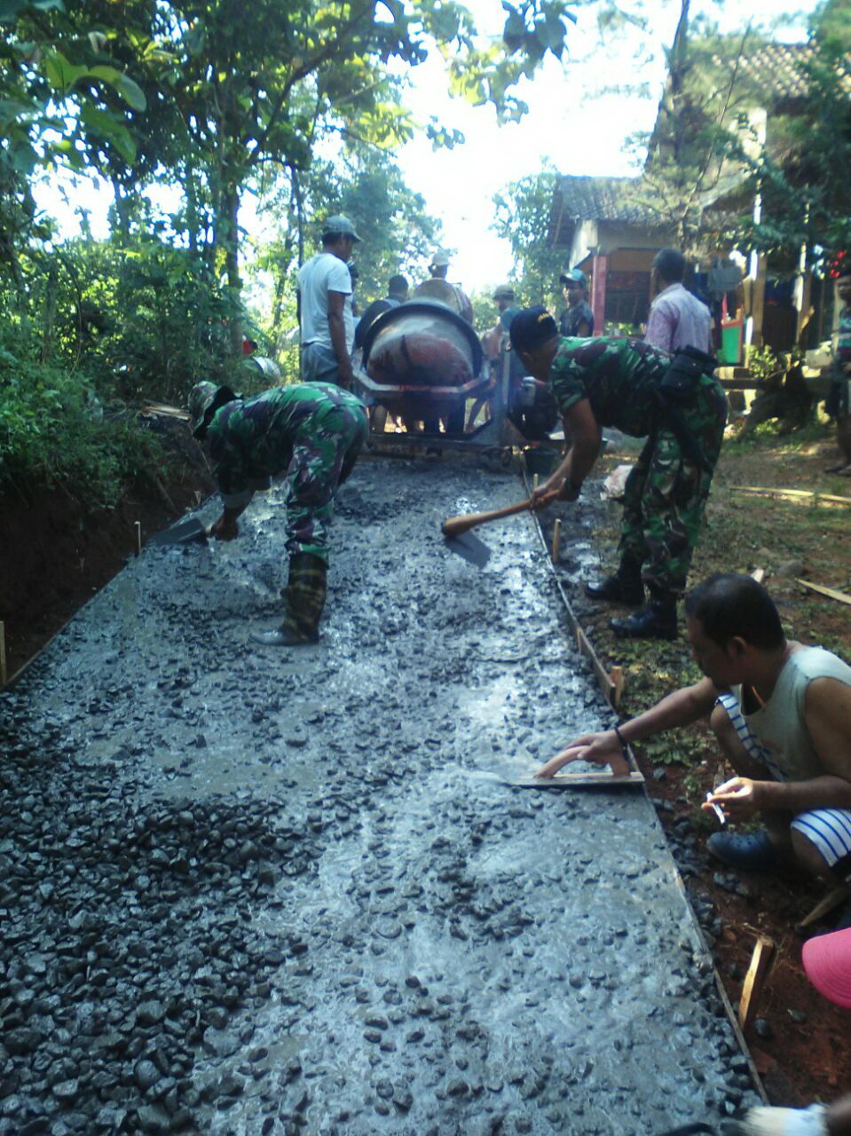 Kegiatan Fisik di TMMD 97 Kodim Jepara